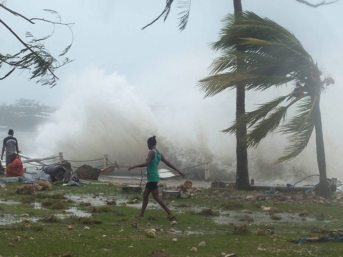 Xem bão Cyclone Pam phá nát quốc đảo Vanuatu