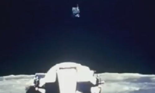 Vật thể lạ tiếp cận tàu Apollo của NASA trên Mặt trăng