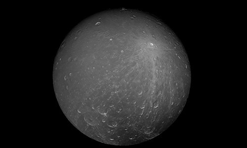 Tiết lộ thú vị về Mặt trăng Dione của sao Thổ