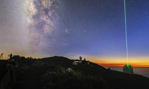 Mê mẩn thời khắc Milky Way nghiêng mình trong lúc chạng vạng