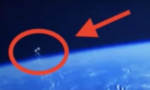 Cụm vật thể bí ẩn tiếp cận gần Trạm ISS gây xôn xao