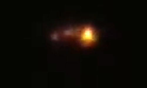 Vật thể hình ốc sên nghi UFO cháy sáng trên trời Las Vegas