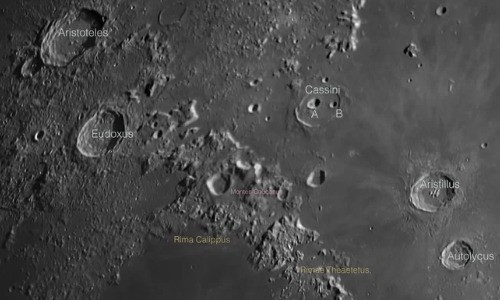 Xôn xao cụm hố núi lửa quái đản trên Mặt trăng