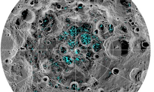 Sửng sốt phát hiện nước đá lạnh ngắt trên Mặt trăng
