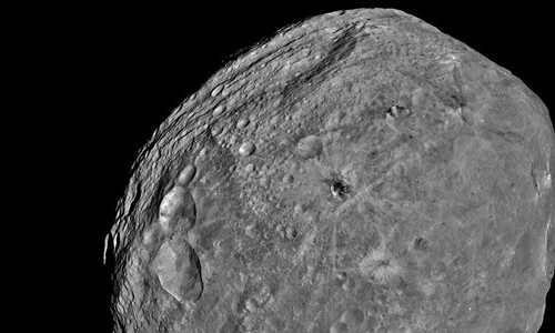 Sửng sốt tiểu hành tinh Vesta tỏa sáng trong diện mạo mới