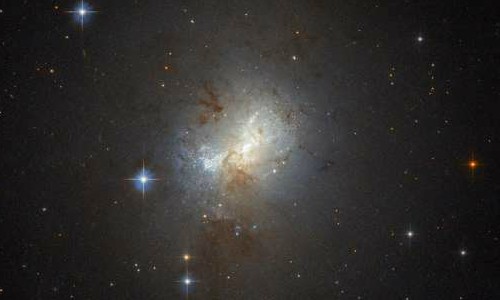 Khoa học "sốc" thành tựu của thiên hà nhỏ bé ESO 495-21