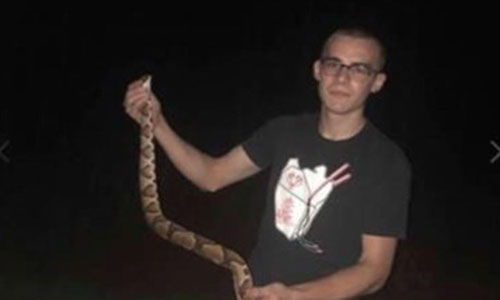 Thiếu niên nuôi 10 rắn độc làm... thú cưng và kết đắng
