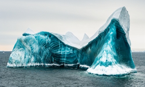 Cực độc tảng băng ngọc lục bảo tuyệt mỹ ở Nam Cực