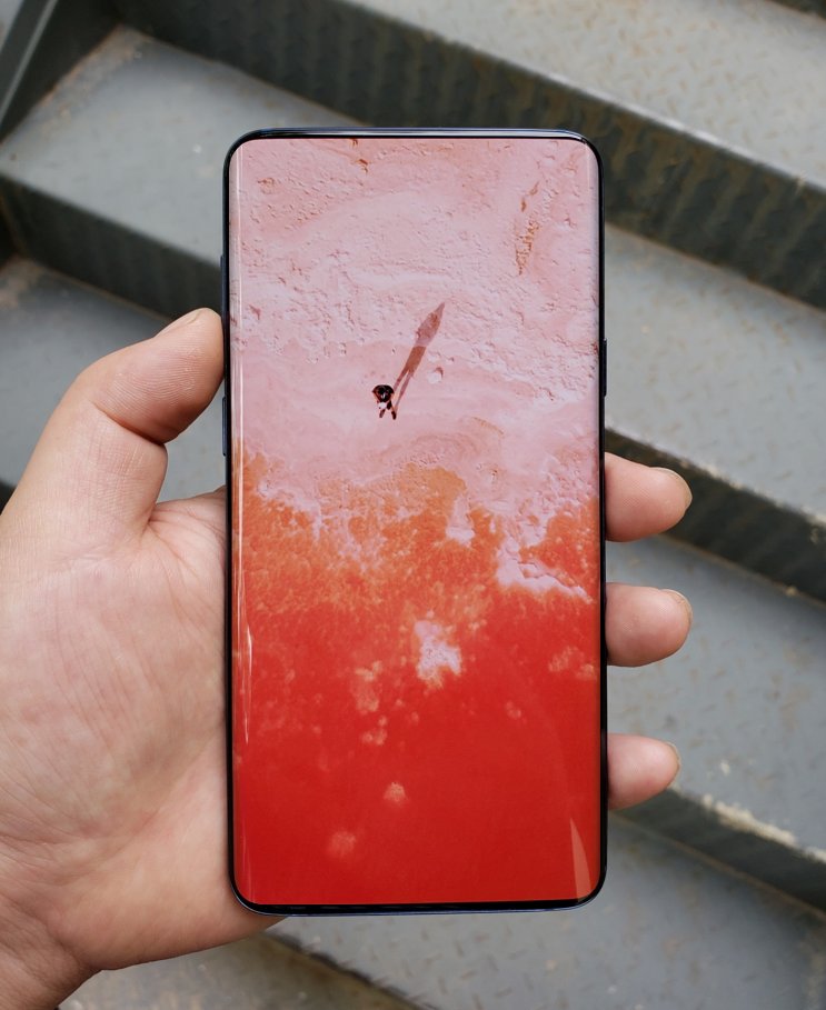 Bí ẩn mẫu smartphone "trong mơ" vừa xuất hiện, có thể là Galaxy S10?