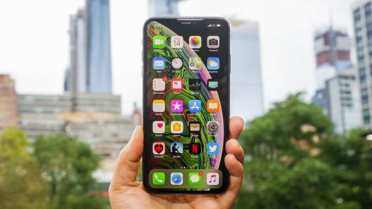 Lý do khiến giá iPhone xách tay về nước sớm luôn cao khó tin