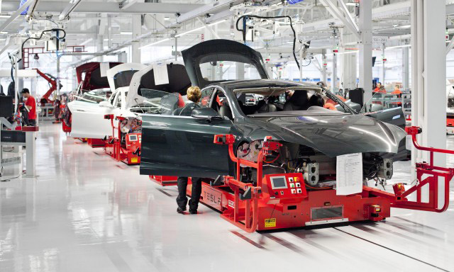 Kết quả hình ảnh cho Tesla cắt giảm nhân lực để tăng sản lượng xe hơi