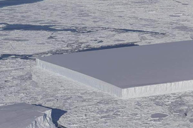 Kinh ngạc phát hiện tảng băng vuông vức kỳ lạ ở Nam Cực