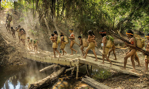 Cuộc sống của bộ lạc ít người nhất hành tinh ở rừng rậm Amazon