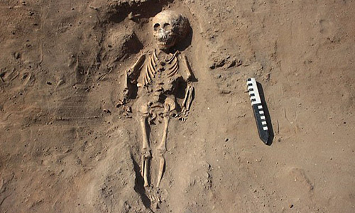 Rùng rợn phát hiện mộ cổ chứa nhiều bộ xương người mất chân