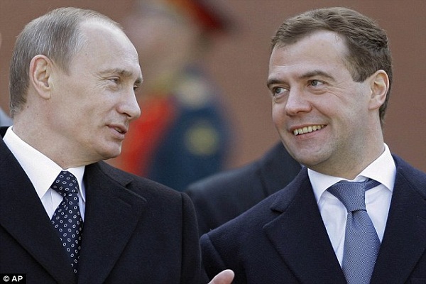 Những hình ảnh về tình chiến hữu của Tổng thống Putin và cựu Thủ tướng Medvedev