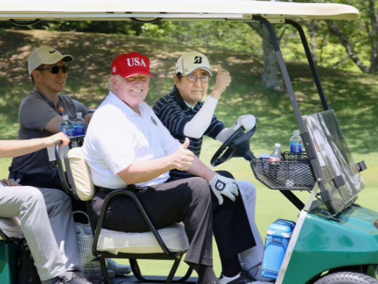 Những lần Thủ tướng Abe 'ngoại giao sân golf' với Tổng thống Trump