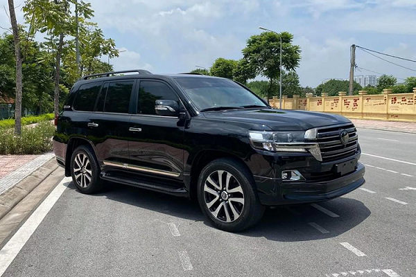 Cận cảnh Toyota Land Cruiser 2018 nhập từ Nga có giá hơn 6 tỷ 