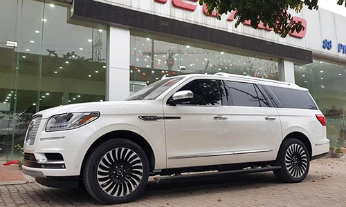 Soi "nội thất" siêu xe Lincoln Navigator L giá gần 10 tỷ mới tới Hà Nội