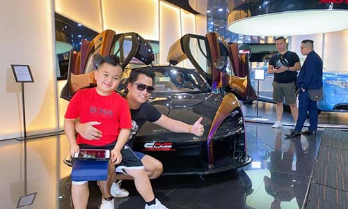 Đại gia Sài Gòn sang Dubai “xem mắt” siêu xe McLaren Senna