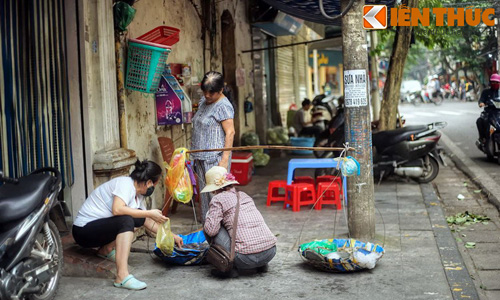 Con phố mang tên món ăn 'nhầy nhụa' ở Hà Nội xưa giờ ra sao?