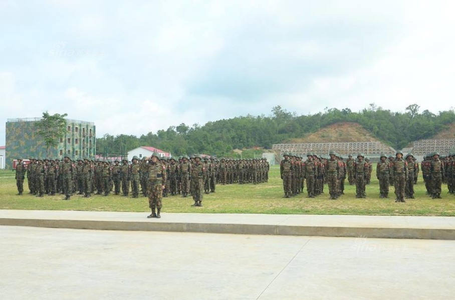 Lực lượng Đặc nhiệm Myanmar có môi trường hoạt động rừng núi giống với các lực lượng sơn cước của nhiều nước trên thế giới. Chính vì vậy, những  binh lính Myanmar này cần phỉa có một thể lực cực kỳ tráng kiện để chống lại nơi rừng thiêng nước độc. Nguồn ảnh: Sina.