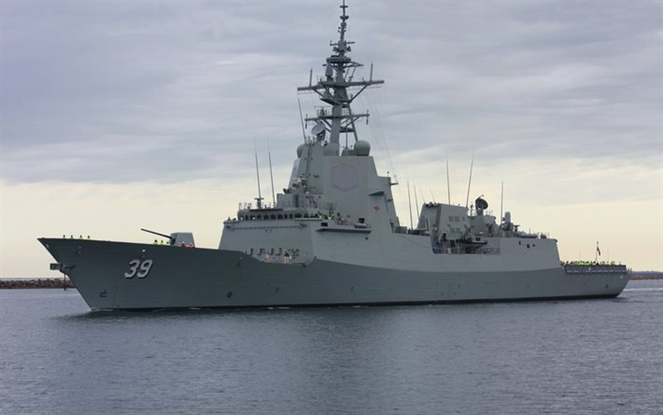 Được xếp vào loại  khu trục hạm phòng không (Air warfare destroyer), khu trục hạm HMAS Hobart được coi là một trong những khu trục hạm hiện đại nhất của Hải quân Australia khi nó vừa mới được hạ thủy hồi cuối tháng 9 vừa rồi. Nguồn ảnh: Pinterest.