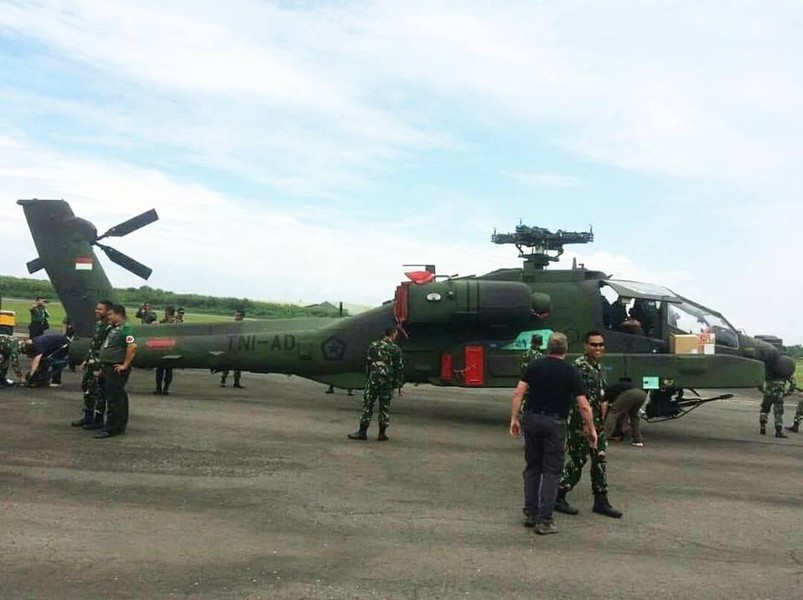 Trung tuần tháng 12 vừa qua, ba chiếc trực thăng đầu tiên loại Apache AH-64E đã được chuyển thẳng từ Mỹ về Indonesia. Nguồn ảnh: Tekno.