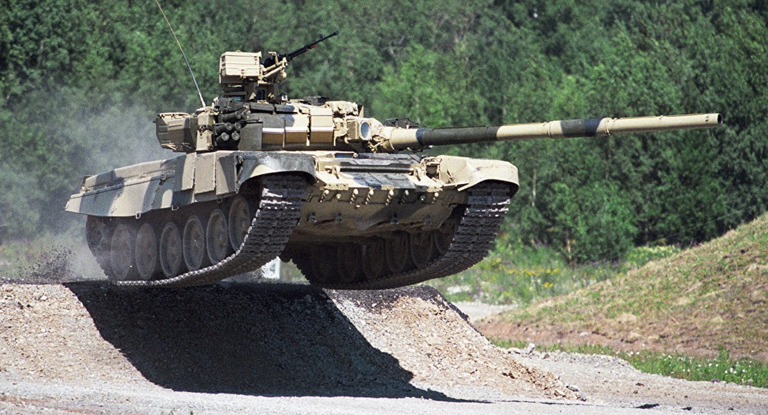 Iraq hiện đang đặt hàng tổng cộng 73  xe tăng Nga loại T-90S/SK cho quân đội nước này, quá trình vận chuyển hàng hóa bắt đầu được thực hiện từ tháng 2/2018 và cuối tuần vừa rồi, 39 chiếc T-90/SK đầu tiên của Iraq đã được gia nhập biên chế Lữ đoàn Cơ giới số 35. Nguồn ảnh: Sputnik.