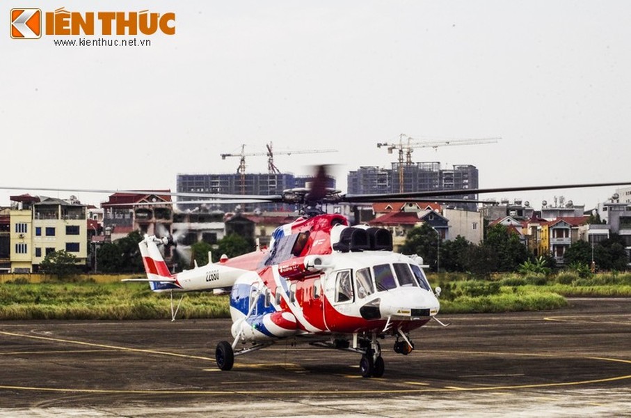 Trực thăng Mi-171A2 được Tập đoàn Trực thăng Nga - "Russian Helicopter" mang đến biểu diễn tại Hà Nội lần này là biến thể hiện đại nhất của dòng trực thăng vận tải huyền thoại Mi-8/17 do Liên Xô chế tạo trước đây, Mi-171A2 còn nổi tiếng bởi khả năng hoạt động ổn định, an toàn và tiện nghi khi bay cho cả phi hành đoàn và hành khách.