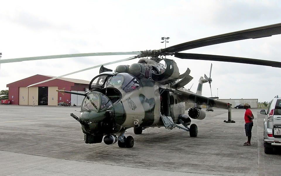 Năm 2001, Ukraine bán cho Guinea Xích Đạo một loạt các  trực thăng Mi-24 do nước này lắp ráp bao gồm các phiên bản Mi-24V, Mi-24P và Mi-24R.