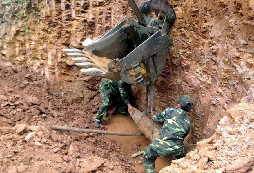 Chỉ tính riêng trong năm 1971, Mỹ đã rải xuống toàn Việt Nam tổng cộng 800.000 tấn bom đạn các loại. Chưa kể tới hàng nghìn tân chất độc màu da cam được lực lượng này sử dụng trong toàn cuộc chiến. Số lượng bom đạn và chất độc hoá học này tới nay vẫn là vấn đề nhức nhối với người Việt Nam. Nguồn ảnh: TL.