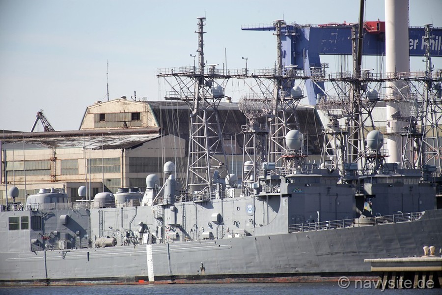 Được biết  khinh hạm USS Robert G. Bradley (FFG-49) thuộc lớp Oliver Hazard Perry đã ngừng hoạt động và đang được lưu trữ tại căn cứ hải quân Philadelphia cùng với nhiều tàu chiến loại biên khác.