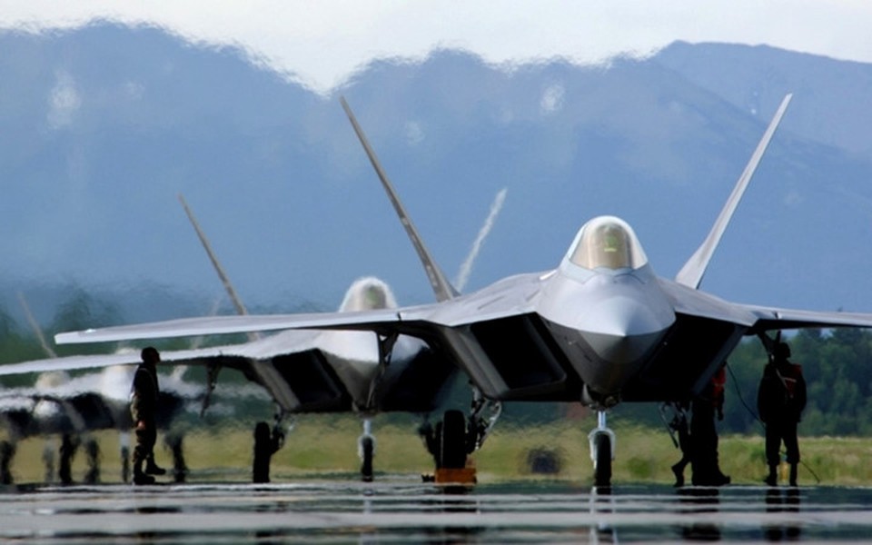  Chiến đấu cơ F-22 do hãng Lockheed Martins nghiên cứu chế tạo trong vòng 20 năm với chi phí lên đến 70 tỷ USD và được đánh giá là tiêm kích tốt nhất từ trước đến nay của Mỹ . Ảnh: Không quân Mỹ