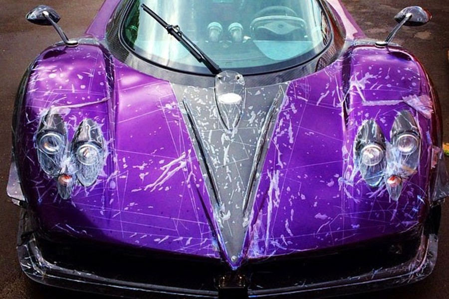 Một  phiên bản đặc biệt mới của Pagani Zonda đã được phát hiện bên ngoài nhà máy Pagani, Ý.