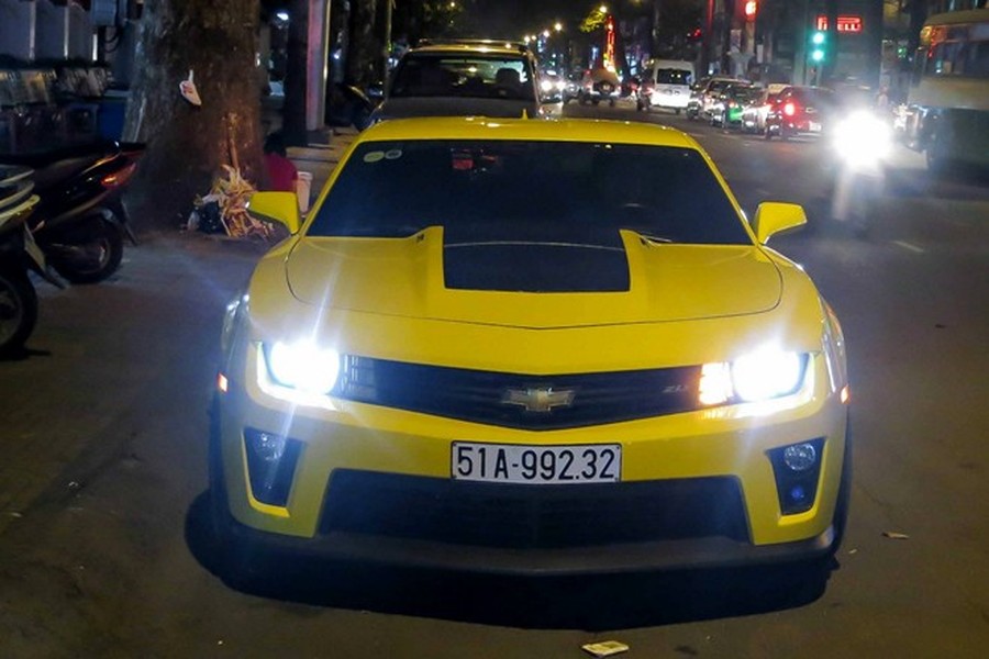 Đây là chiếc  Chevrolet Camaro ZL1 độ West Bend Dyno Tuning hàng hiếm tại Việt Nam, thuộc sở hữu của một người đam mê dòng xe cơ bắp Mỹ tại TP HCM.