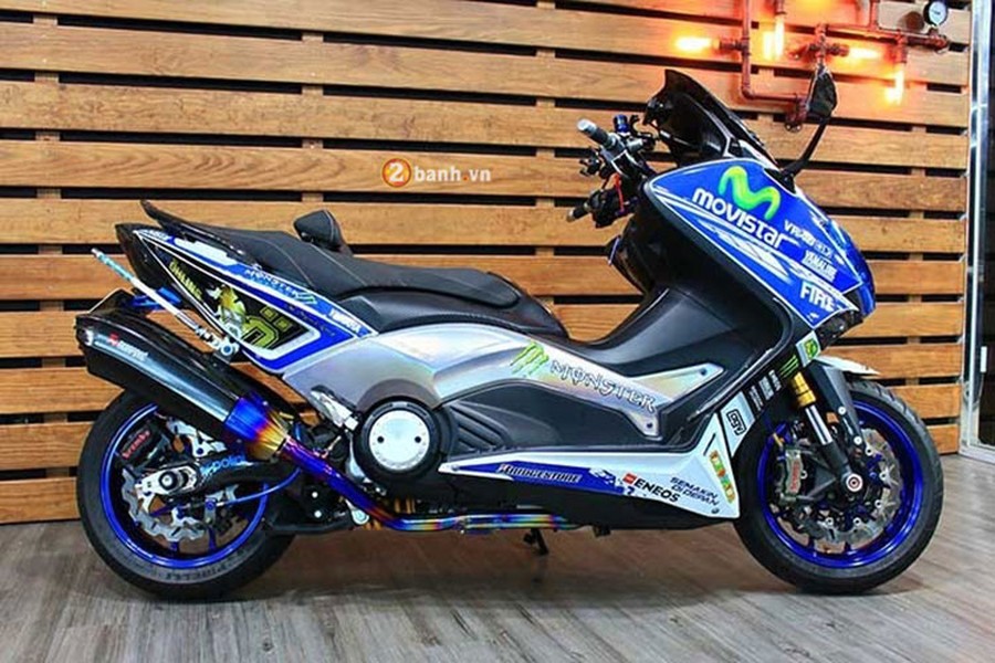 Chiếc xe tay ga phân khối lớn  Yamaha T-Max với thiết kế đậm chất thể thao mang phong cách Châu Âu được nâng cấp lên hàng loạt các phụ kiện đồ chơi đắt tiền đã làm cho chiếc xế trở nên thật tinh tế và ấn tượng.