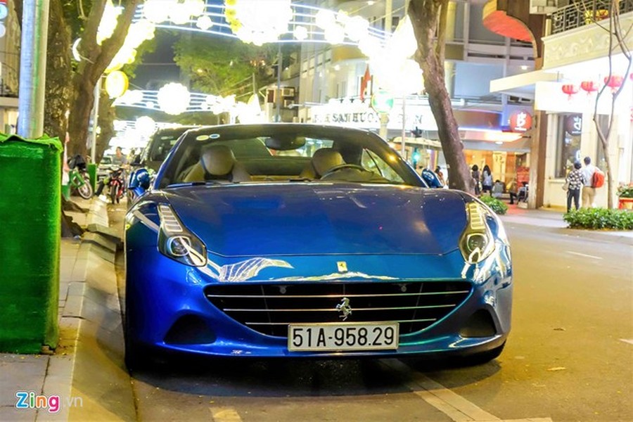 Cuối tháng 6/2016,  siêu xe Ferrari California T đầu tiên được nhập khẩu về một showroom tại Thủ đô Hà Nội. Sau một thời gian dài vắng bóng, xe xuất hiện trên đường phố TP HCM sau khi ra biển số.