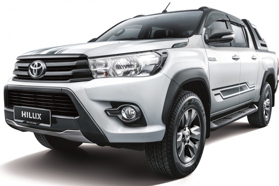 Thực chất mẫu xe bán tải  Toyota Hilux 2.4G Limited Edition (LE) là phiên bản nâng cấp của Hilux 2.4G 4x4 từng ra mắt trước đây. Về ngoại thất, mẫu xe bán tải phiên bản đặc biệt này được nâng cấp nhằm tăng sự hầm hố cũng như vẻ dữ dằn của chiếc xe hơn.