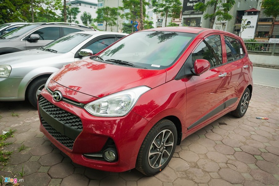  Hyundai Grand i10 2017 phiên bản dành cho thị trường Đông Nam Á được giới thiệu tại Ấn Độ hồi tháng 2 vừa qua. Những chiếc Grand i10 2017 đầu tiên về Việt Nam cũng được nhập khẩu nguyên chiếc từ thị trường này.