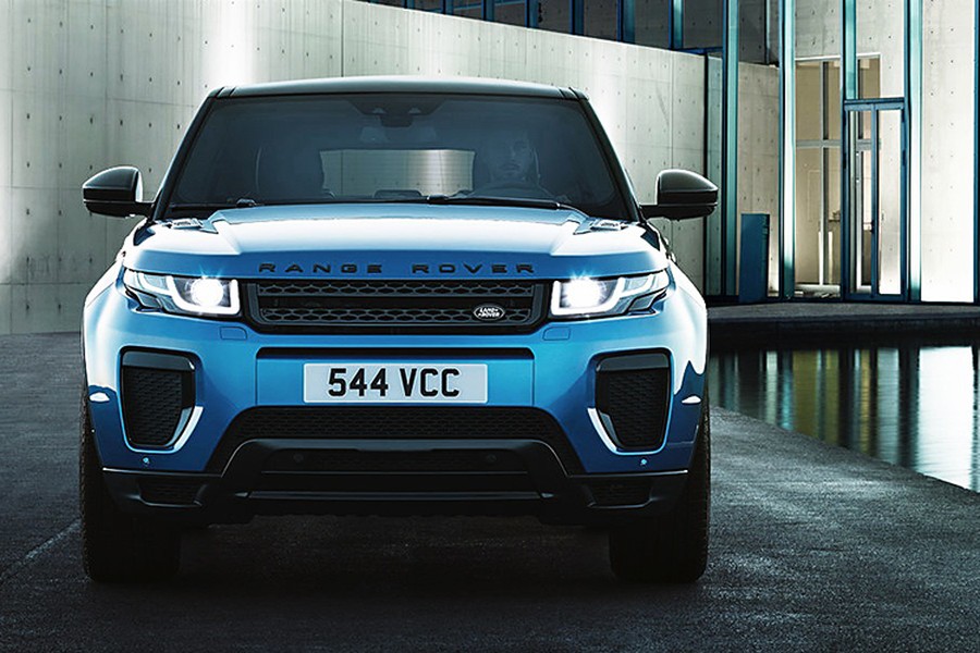 Để kỷ niệm 6 năm ngày mẫu  xe Range Rover Evoque chính thức được đưa vào dây chuyền sản xuất thương mại tại nhà máy ở Halewood, Anh đồng thời đánh dấu mốc 600.000 chiếc Range Rover Evoque xuất xưởng trong suốt 6 năm qua, hãng Land Rover đã quyết định tung ra phiên bản đặc biệt của dòng SUV này với tên gọi là Evoque Landmark Edition.