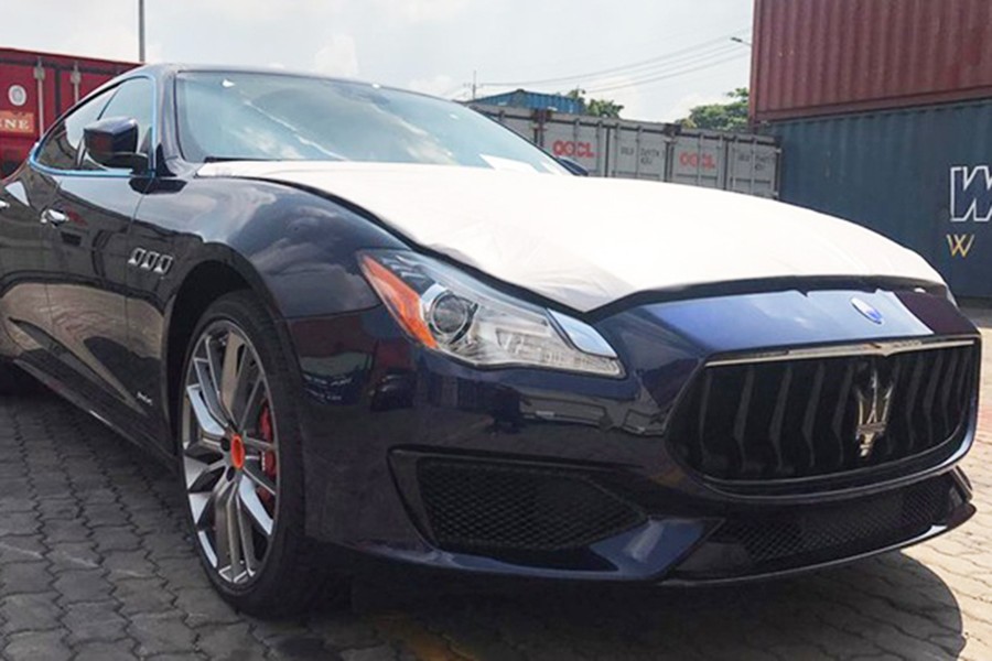 Mẫu  xe sang Maserati Quattroporte 2017 ra mắt khách hàng trên thế giới vào cuối tháng 6/2016 với điểm ấn tượng là có thêm hai bản GranLusso và GranSport. Trong đó, tại thị trường Việt Nam đã xuất hiện và được phân phối chính hãng bản tiêu chuẩn cùng SQ4 của Maserati Quattroporte 2017.