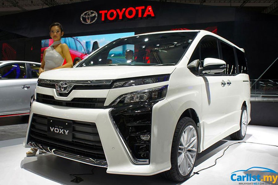 Mẫu  xe Toyota Voxy 2017 và ra mắt tại Đông Nam Á này chính là bản nâng cấp (facelift) của Voxy thế hệ thứ ba, xe được nhập khẩu trực tiếp từ Toyota tại Nhật Bản. Mẫu xe MPV mới của Toyota tại thị trường Indonesia nhằm mục tiêu lấp khoảng trống phân khúc giữa Alphard và Innova.