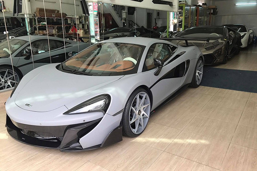 Sau gần 2 tháng thực hiện, chiếc  siêu xe McLaren 570S được cho là từng thuộc sở hữu của đại gia siêu xe Cường Đô la đã chính thức được hoàn thiện với bộ bodykit 570-VX với chất liệu chính là sợi carbon do hãng độ đình đám Thế giới - Vorsteiner thiết kế.