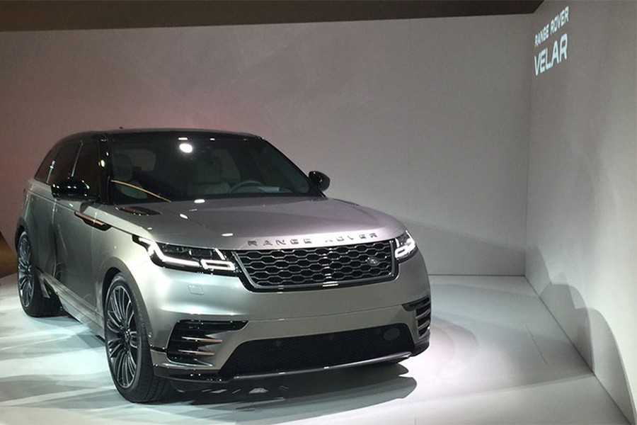 Được ra mắt lần đầu tiên tại London vào đầu tháng Ba vừa qua,  xe ôtô Range Rover Velar - mẫu SUV cao cấp mới nhất của Jaguar Land Rover (JLR) đã nhanh chóng nhận được những đánh giá tích cực từ giới truyền thông cũng như những người yêu xe trên toàn thế giới.