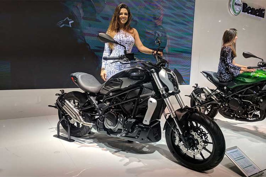 Từng ra mắt tại triển lãm EICMA 2017, hãng xe môtô thương hiệu Ý - Benelli được mua lại bởi Trung Quốc đã giới thiệu tới 8 mẫu xe mới khác nhau. Trong đó, chiếc  môtô giá rẻ Benelli 402S đã gây xôn xao dư luận bởi kiểu dáng rất giống dòng xe cao cấp Ducati XDiavel.