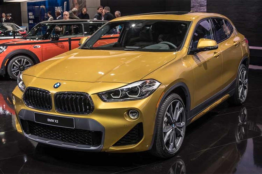 Tại triển lãm Detroit Auto Show 2018 đang diễn ra tại Mỹ, hãng xe sang Đức đã chính thức giới thiệu mẫu crossover được mong chờ nhất trong năm 2018 của mình là chiếc  BMW X2 bản 2019. Hiện tại 2 đối thủ đồng hương của BMW cũng đang rất thành công trong phân khúc này bằng những mẫu xe như Mercedes-Benz GLC hay Audi Q2.