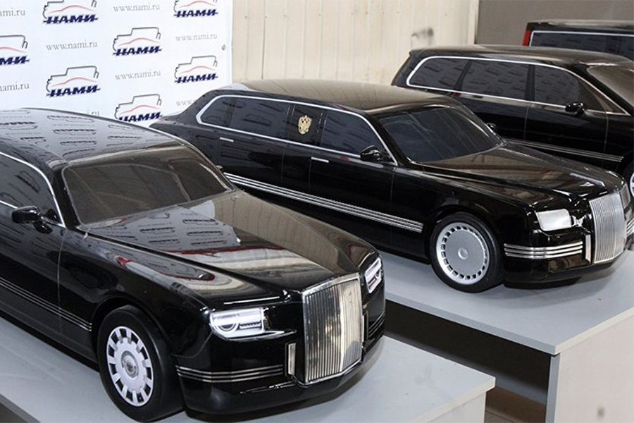 Sau 3 năm nghiên cứu và phát triển, phiên bản  siêu xe limousine chống đạn dành riêng cho tổng thống Nga Vladimir Putin đã sắp sửa được đưa vào sử dụng. Thông tin này mới đây đã được ông Denis Manturov – Bộ trưởng bộ Thương mại và Công nghiệp Nga xác nhận.