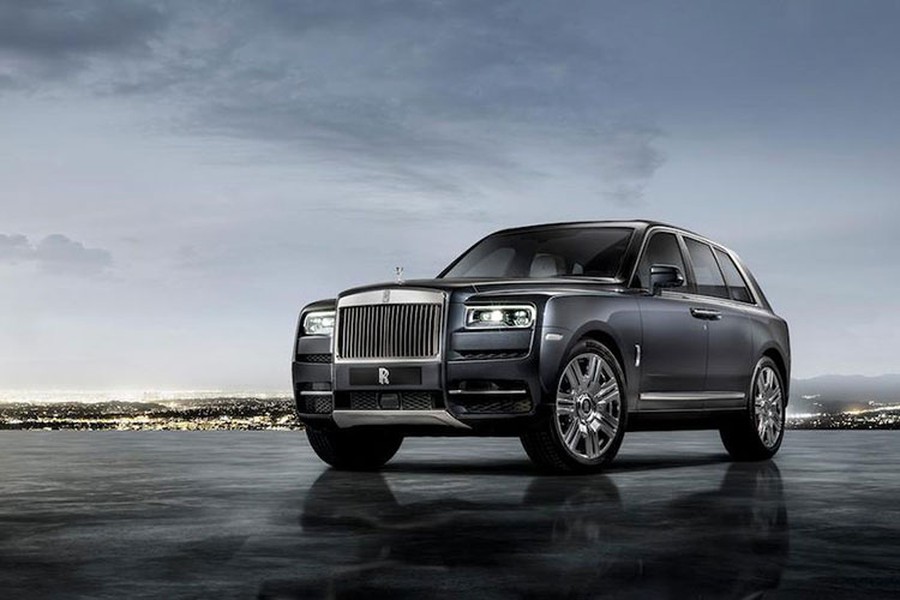 Vừa được ra mắt vào ngày 10/5/2018 vừa qua, mẫu xe siêu sang  Rolls-Royce Cullinan mới đã nhanh chóng thu hút được sự quan tâm của nhiều khách hàng. Chỉ vài ngày sau đó, Rolls-Royce Motorcars Hanoi - đại diện phân phối chính hãng Rolls-Royce tại Việt Nam - cũng đã đưa ra giá bán chính thức của dòng SUV siêu sang này.