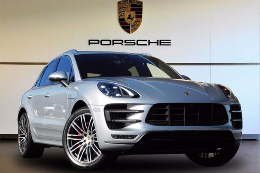 Trong số những mẫu  xe SUV hạng sang 2018 đáng mua, Porsche Macan 2018 được xem là sự lựa chọn khá tốt. Xe được trang bị khôi động cơ mạnh mẽ, nhiều công nghệ tiên tiến, khả năng off-road ấn tượng, trải nghiệm lái mượt mà và tính ổn định cao.