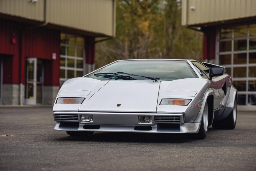 Một chiếc siêu xe  Lamborghini Countach LP400 S Series II thuộc dạng "hàng hiếm" sẽ có mặt tại buổi đấu giá do hãng RMSothebys tổ chức tại Monterey, California, Mỹ vào 2 ngày 24 và 25/8/2018 sắp tới đây.